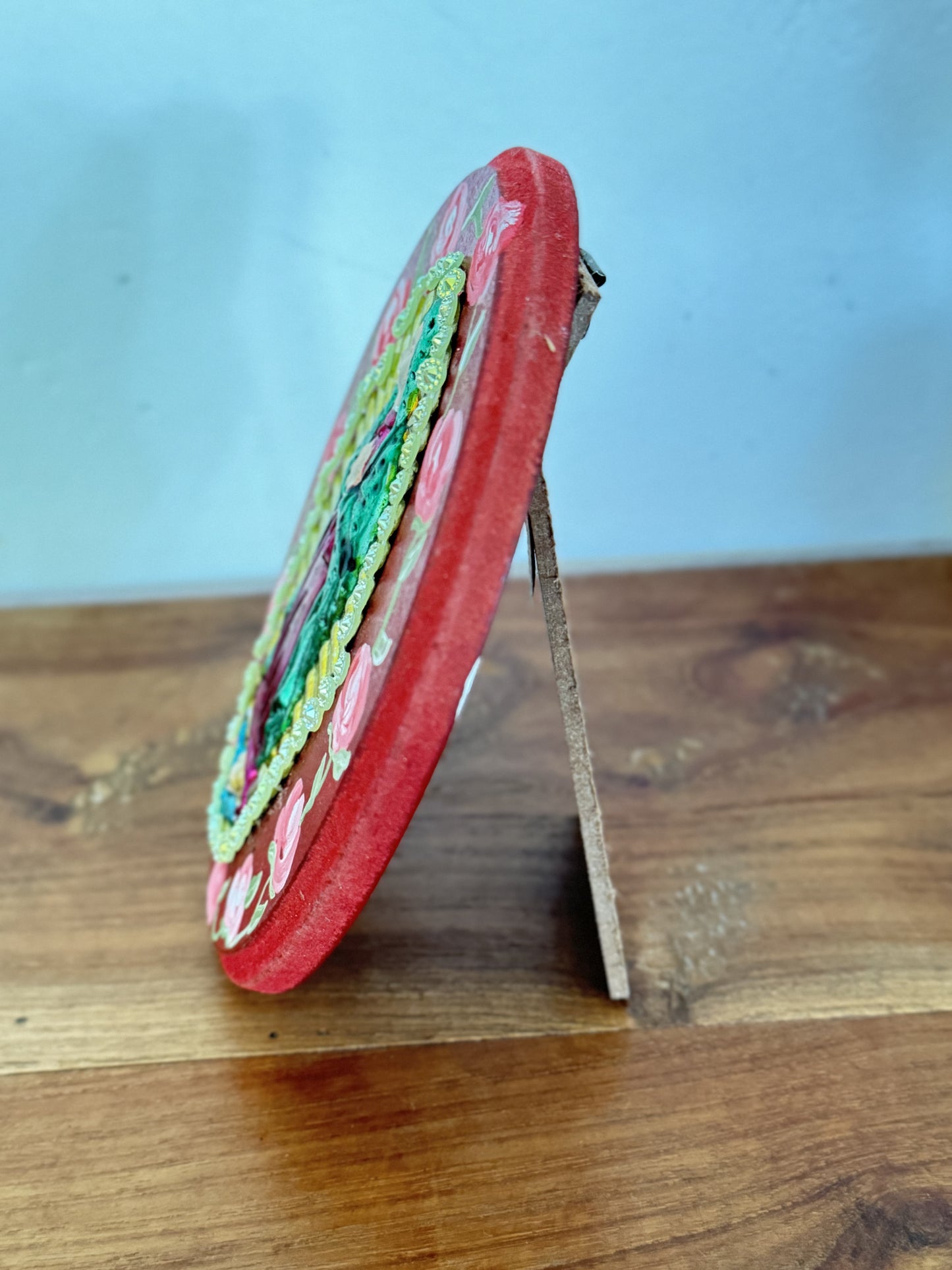 Virgen Guadalupe retablo en madera con imagen en metal