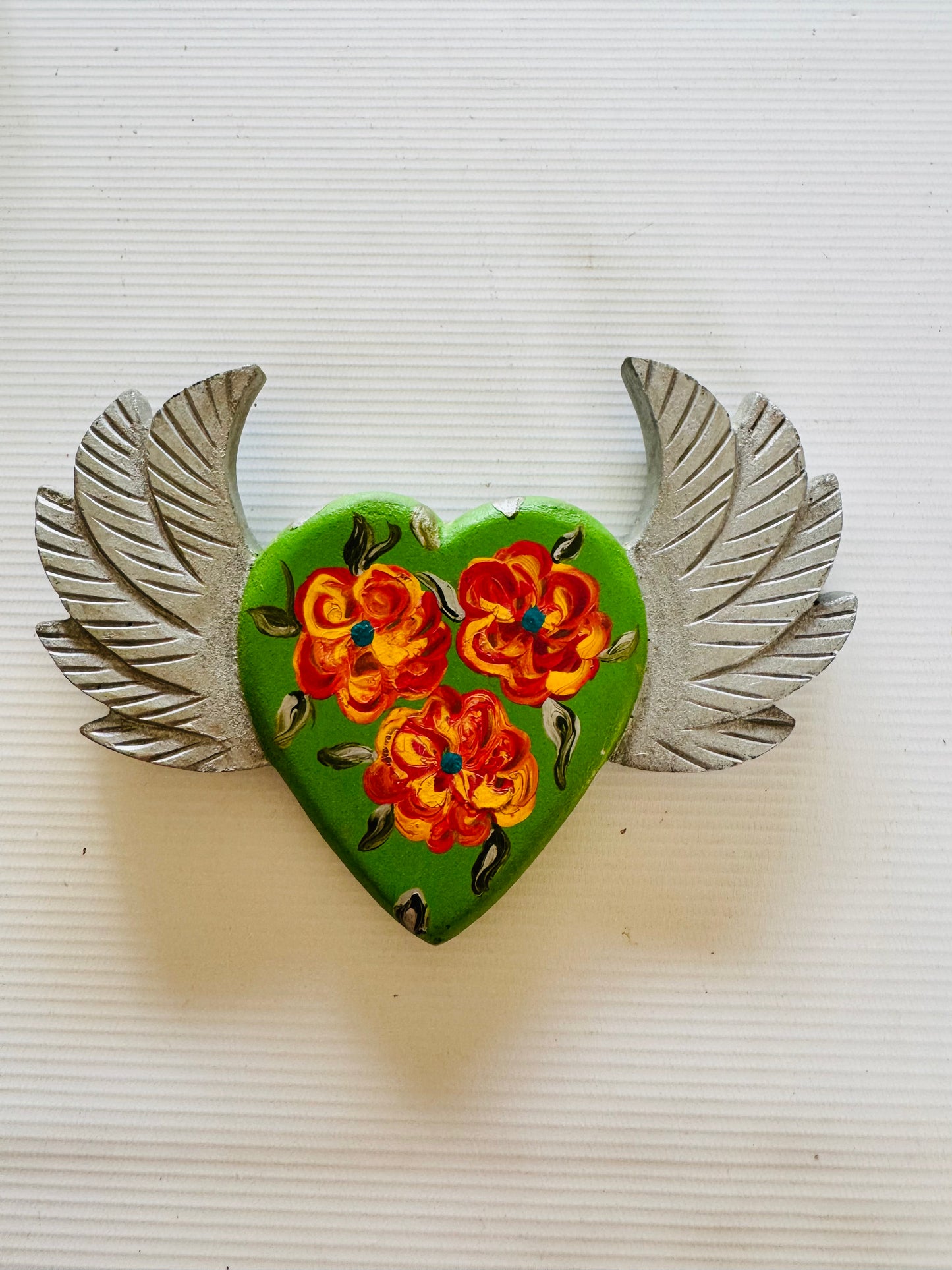 Corazón madera con alas