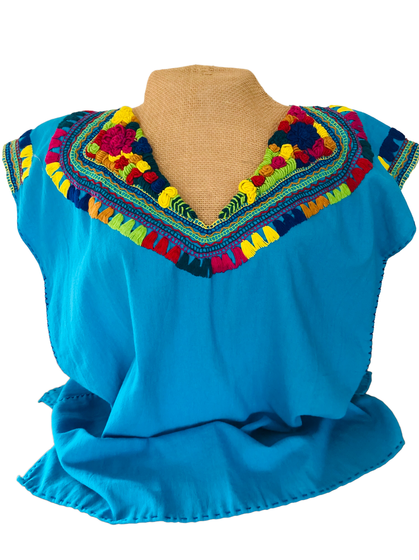 Blusa bordada azul con cuello en reboso