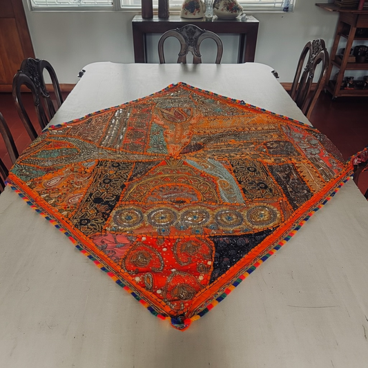 Carpeta mantel bordada