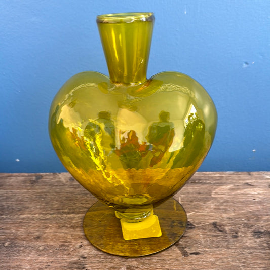 Florero corazón vidrio  o licorera Corazón  - amarillo 18 cm