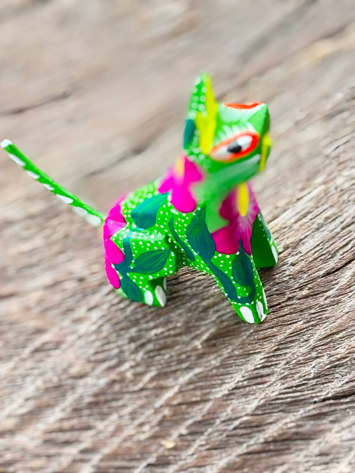 Gato parado mini