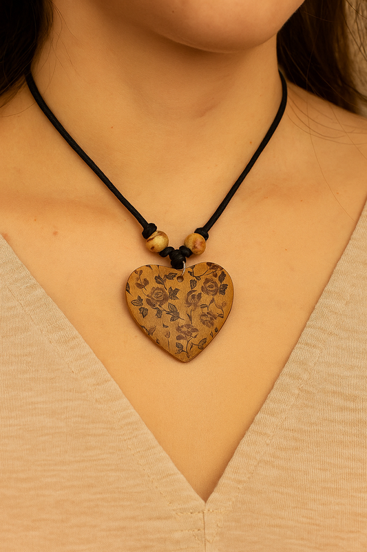 Collar Corazón madera