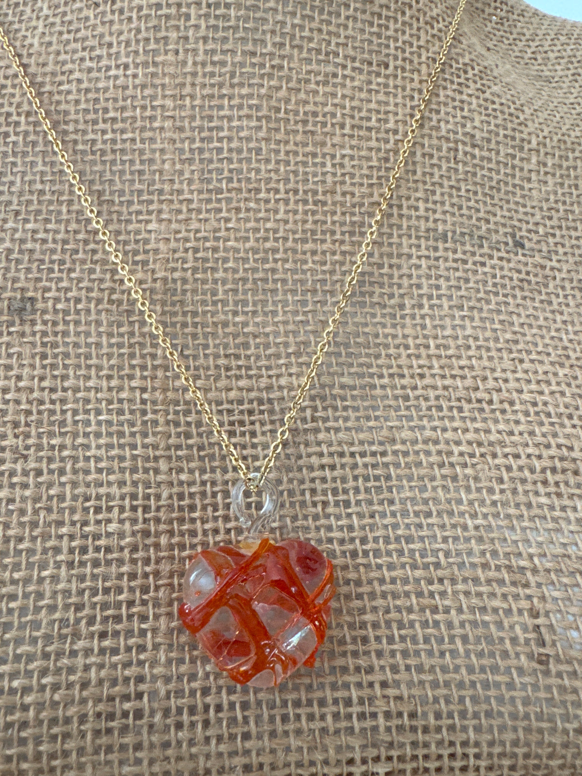 Corazón en vidrio soplado con cadena