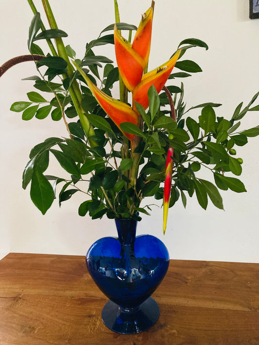 Florero corazón vidrio  o licorera Corazón  - Azul Osc 18 cm