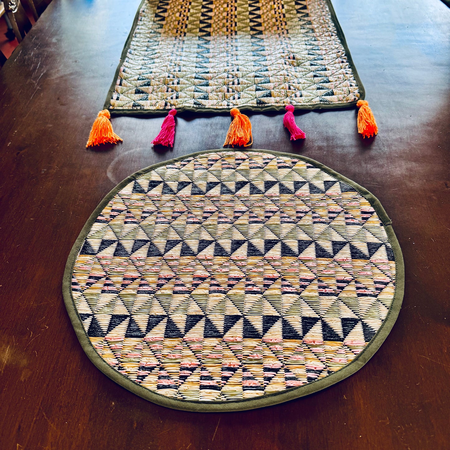 Juego camino de mesa y individuales redondos