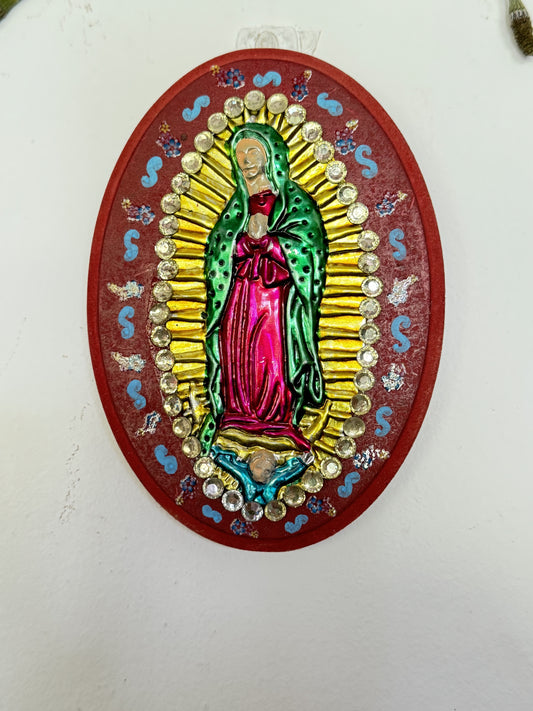 Virgen Guadalupe retablo en madera con imagen en metal