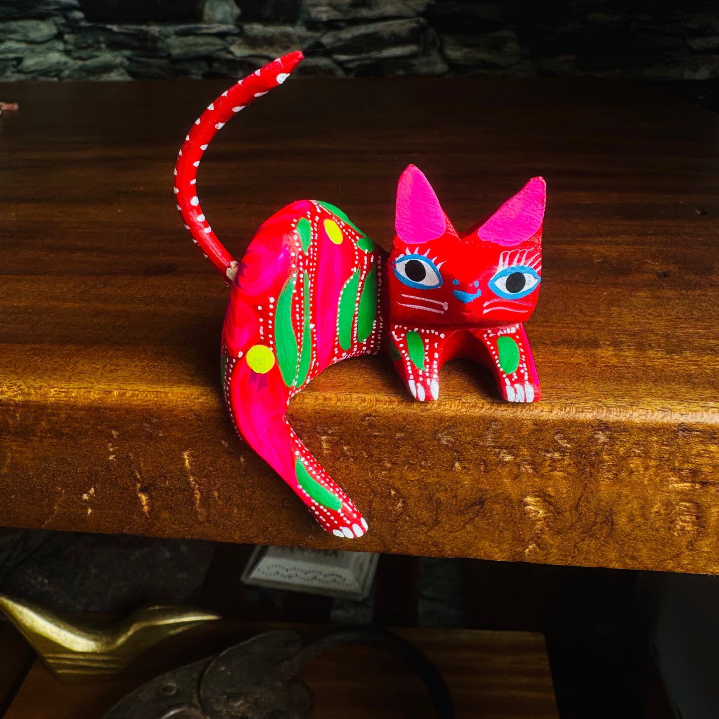 Alebrije gato sentado