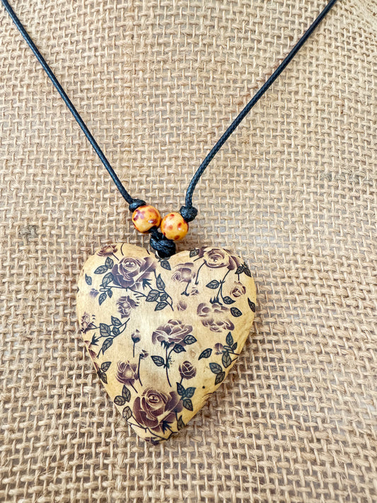 Collar Corazón madera