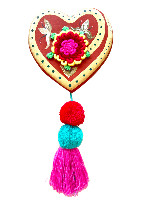 Corazón decoración con borlas