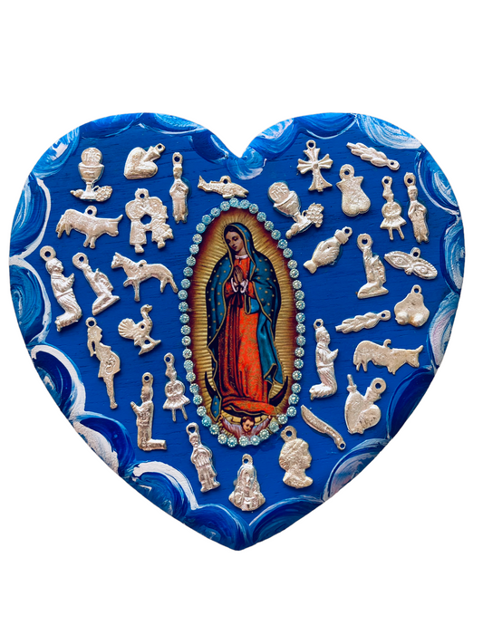 Corazón decoración madera con milagritos y virgen